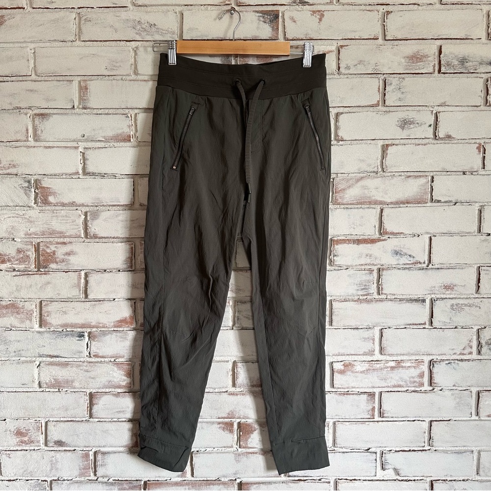 Athleta Trekkie North Jogger side 2 green